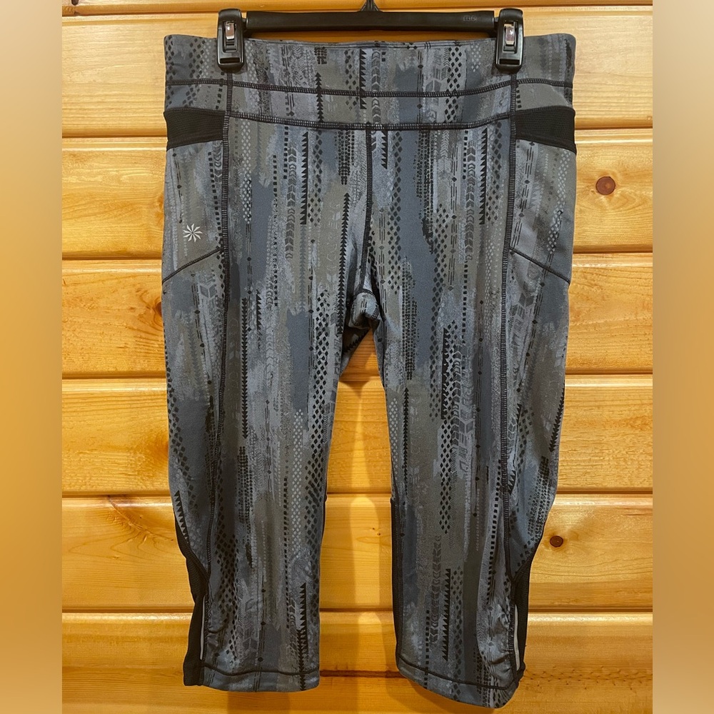 Grey Patterned Athleta Capri Leggings Size L